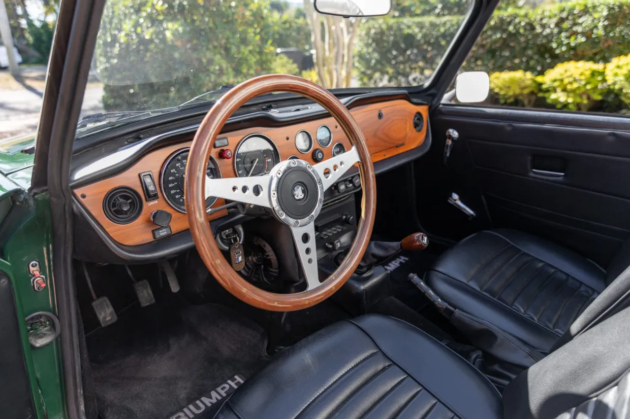 1975_triumph_tr6_1975_triumph_tr6_279b4ab3-b81c-48a4-8e62-cea85f55b6ca-ujGRgt-17696-17697-scaled