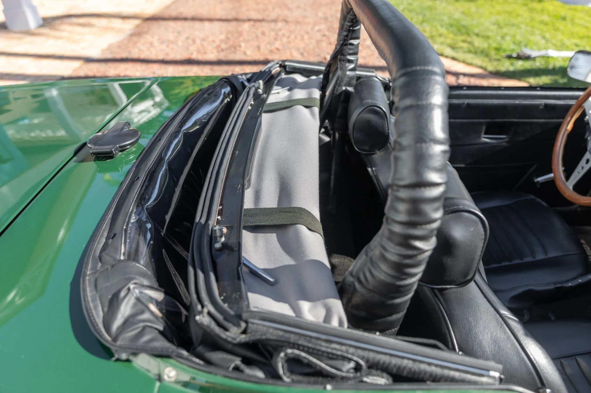 1975_triumph_tr6_1975_triumph_tr6_46c84751-fe27-4b45-b903-8fecb3f6343b-V10CrW-17680-17681-scaled