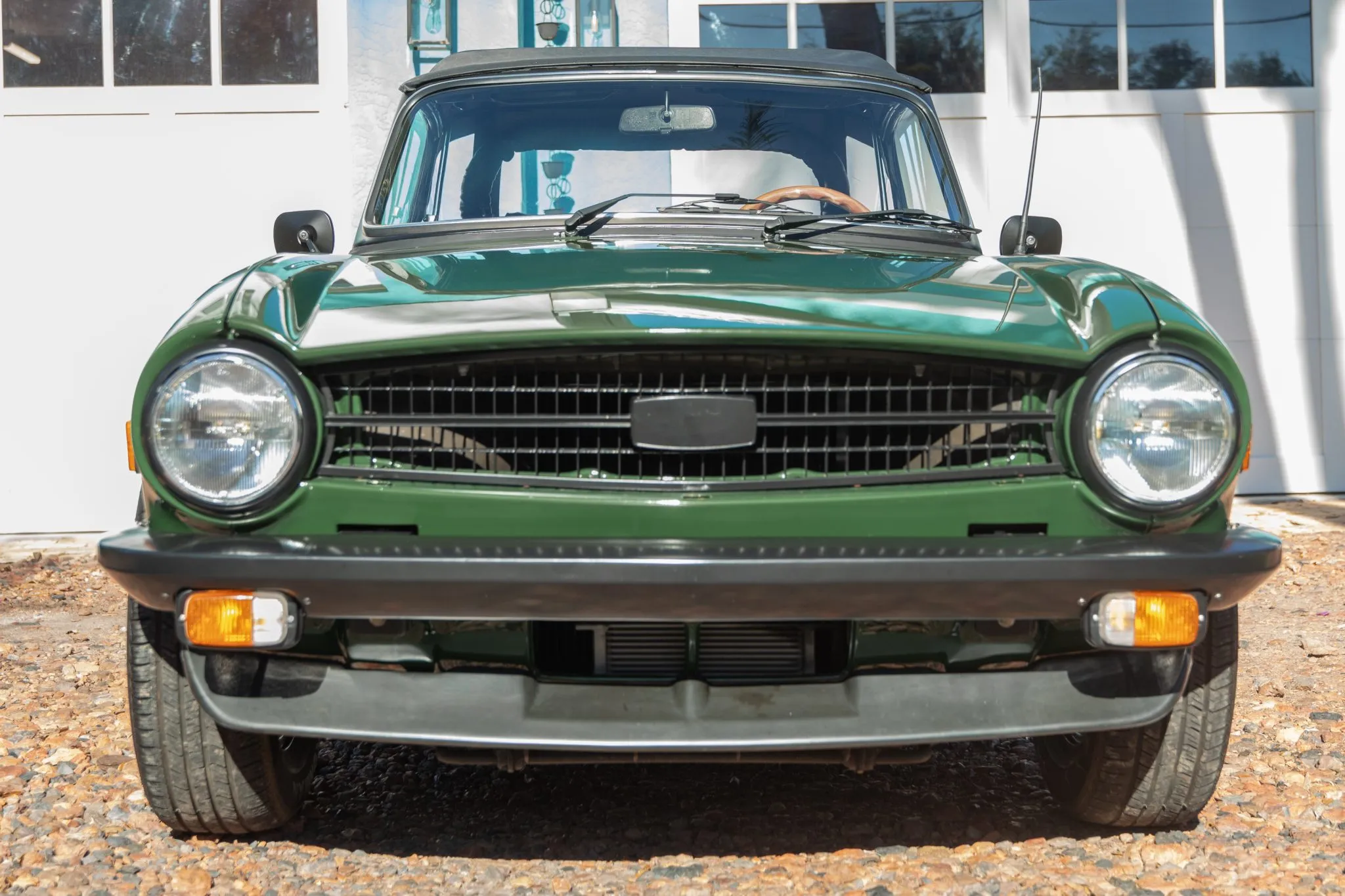 1975_triumph_tr6_1975_triumph_tr6_f6e4e974-808b-4f3c-a5f5-3f74f68ad936-COdVkX-17546-17547-scaled