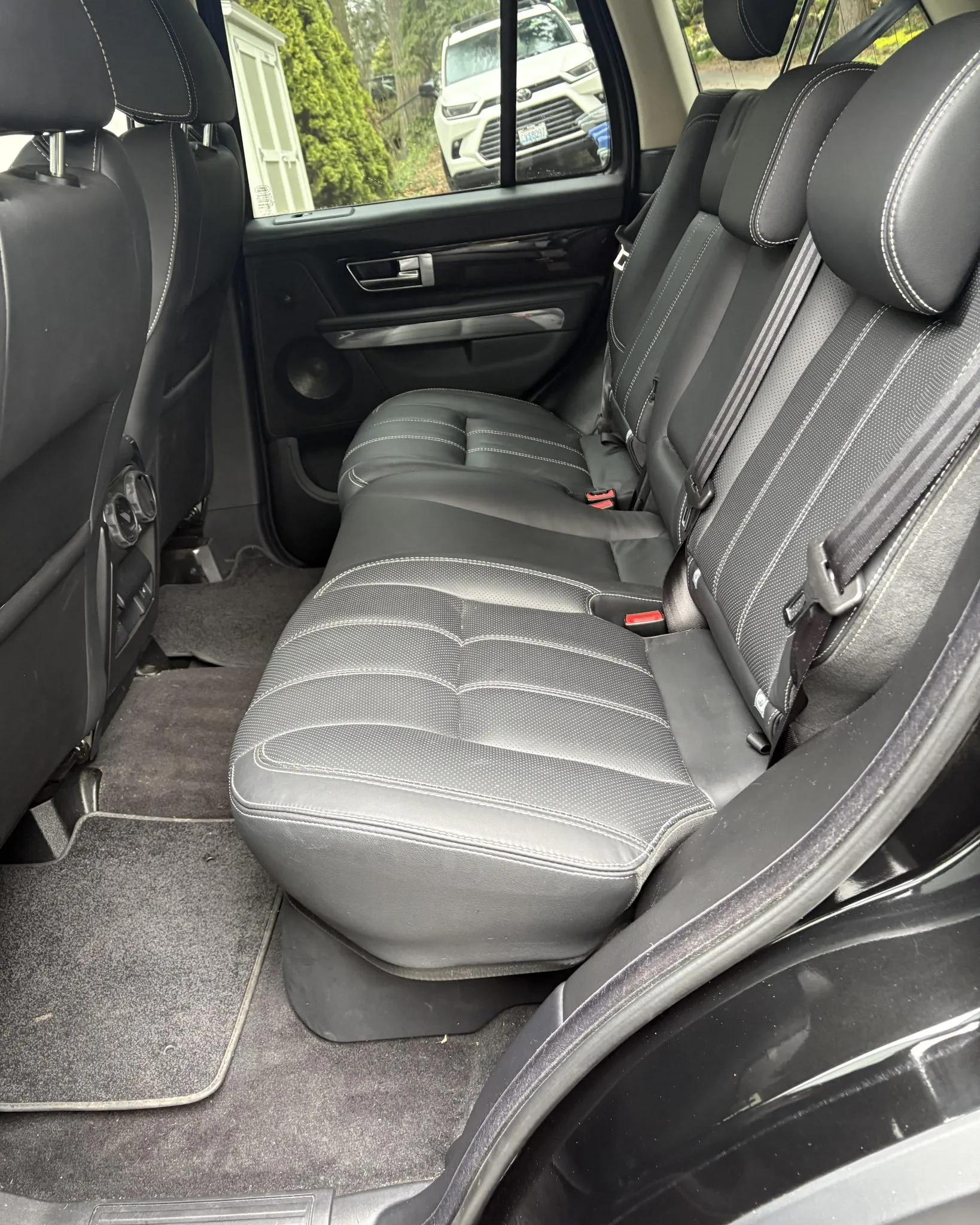 2011_land-rover_range-rover-sport_0542EB94-A1B5-408C-8951-D4EA20B42594_1_201_a-24344-scaled