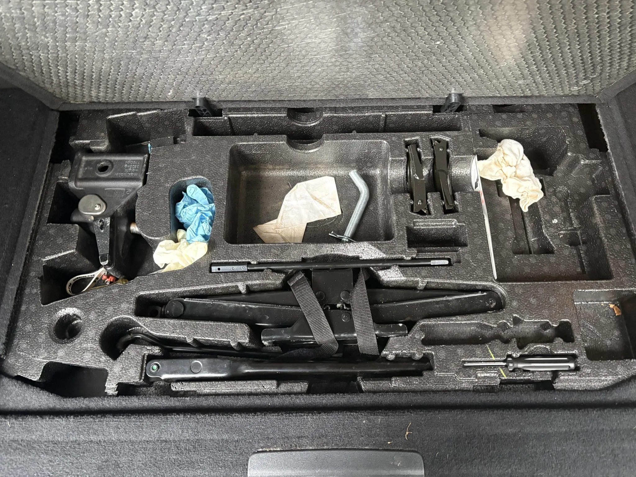 2011_land-rover_range-rover-sport_160DD6B0-526C-49D2-A6C0-1FF42D1E4AE7_1_201_a-22197-scaled