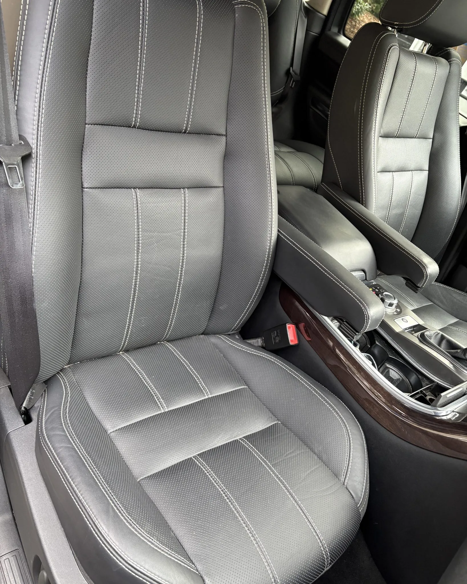 2011_land-rover_range-rover-sport_3D215291-5430-4545-9697-F53DD00E4BD9_1_201_a-24333-scaled