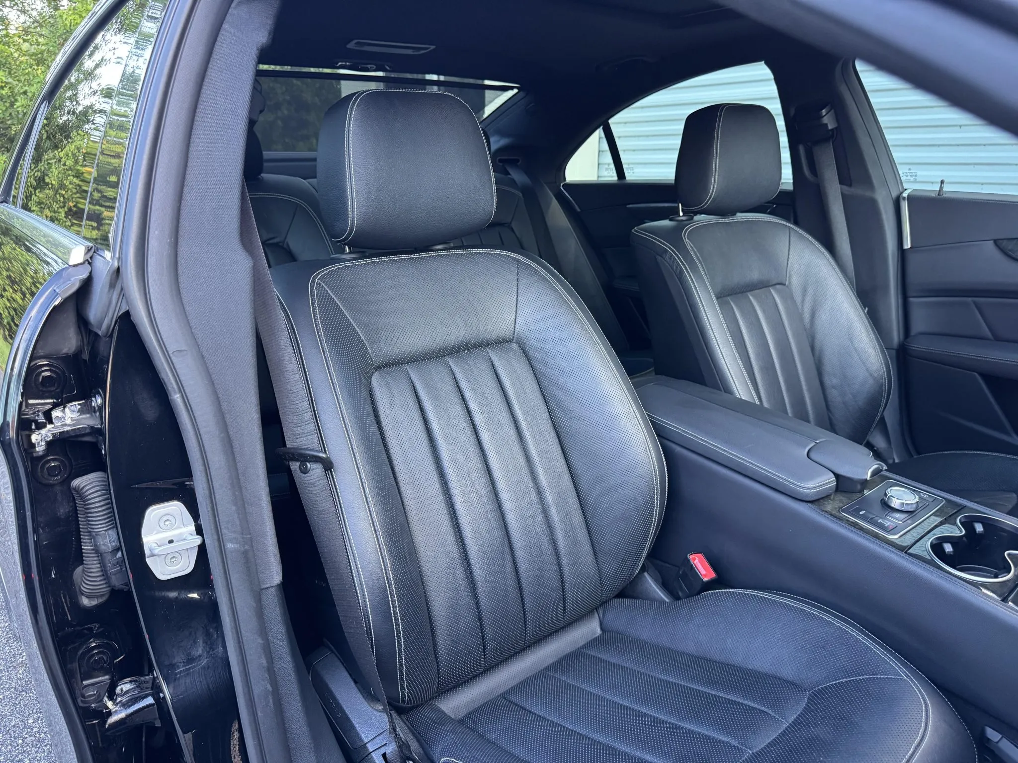 2012_mercedes-benz_cls550_IMG_0339-87412-scaled