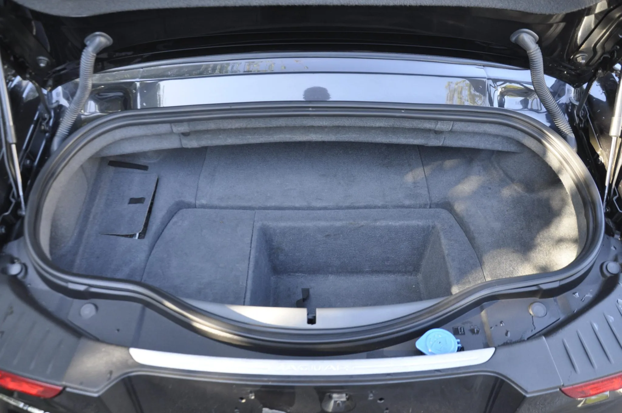 2014_jaguar_f-type-convertible_DSC0173-43509-scaled