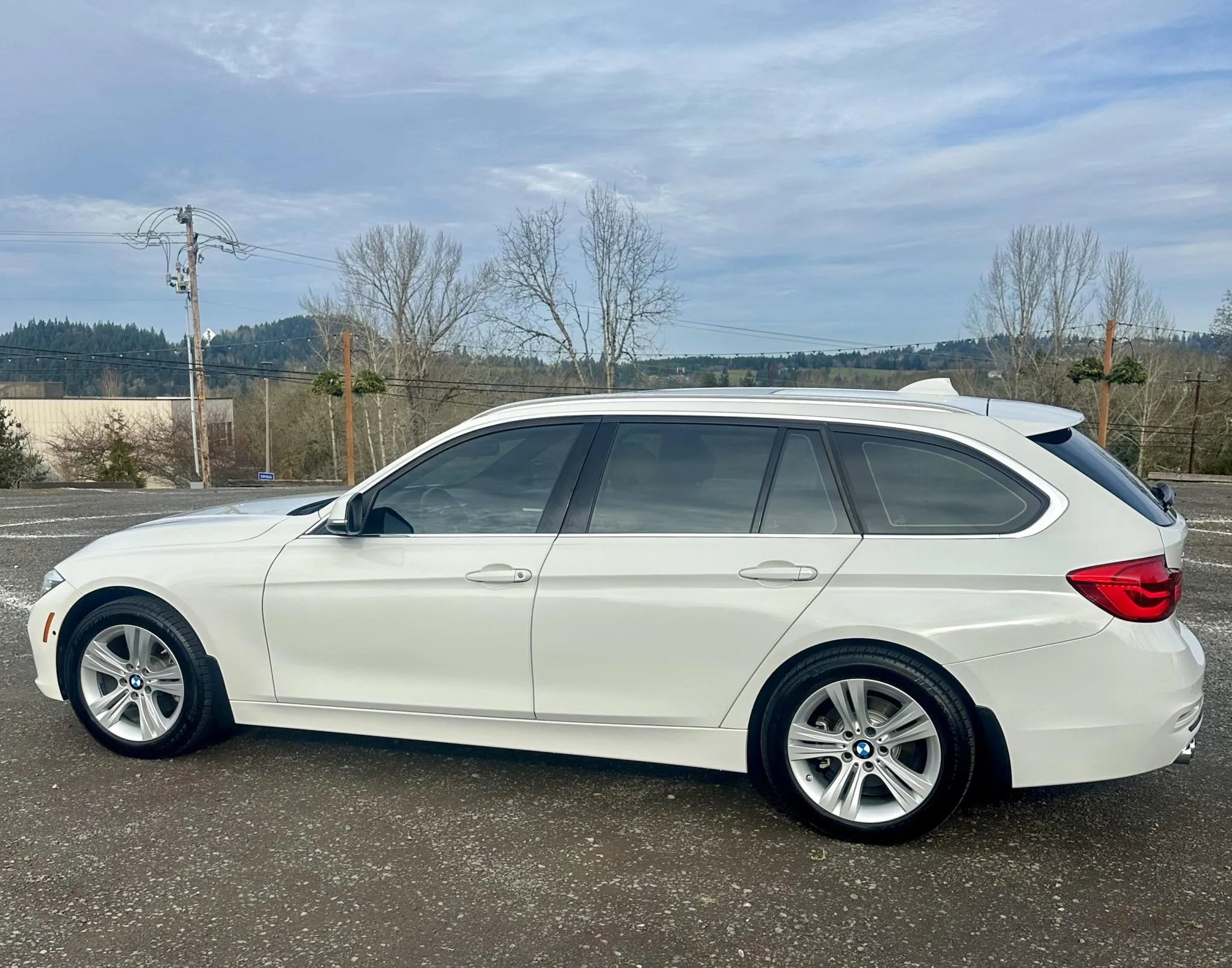 2017_bmw_330i-xdrive-sports-wagon_IMG_7275-73840-scaled