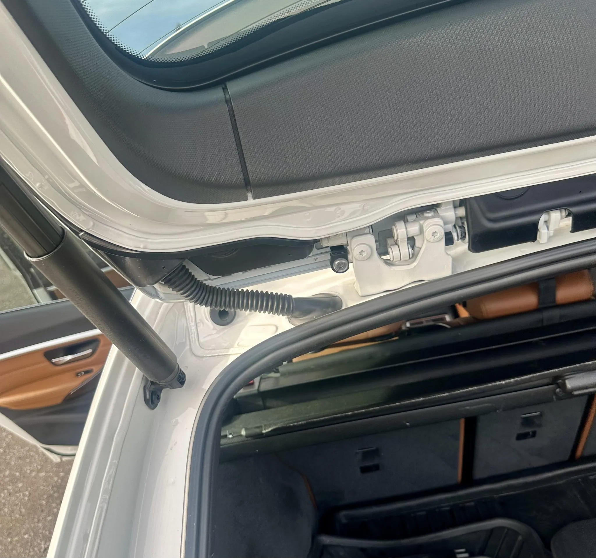 2017_bmw_330i-xdrive-sports-wagon_IMG_7322-73987-scaled