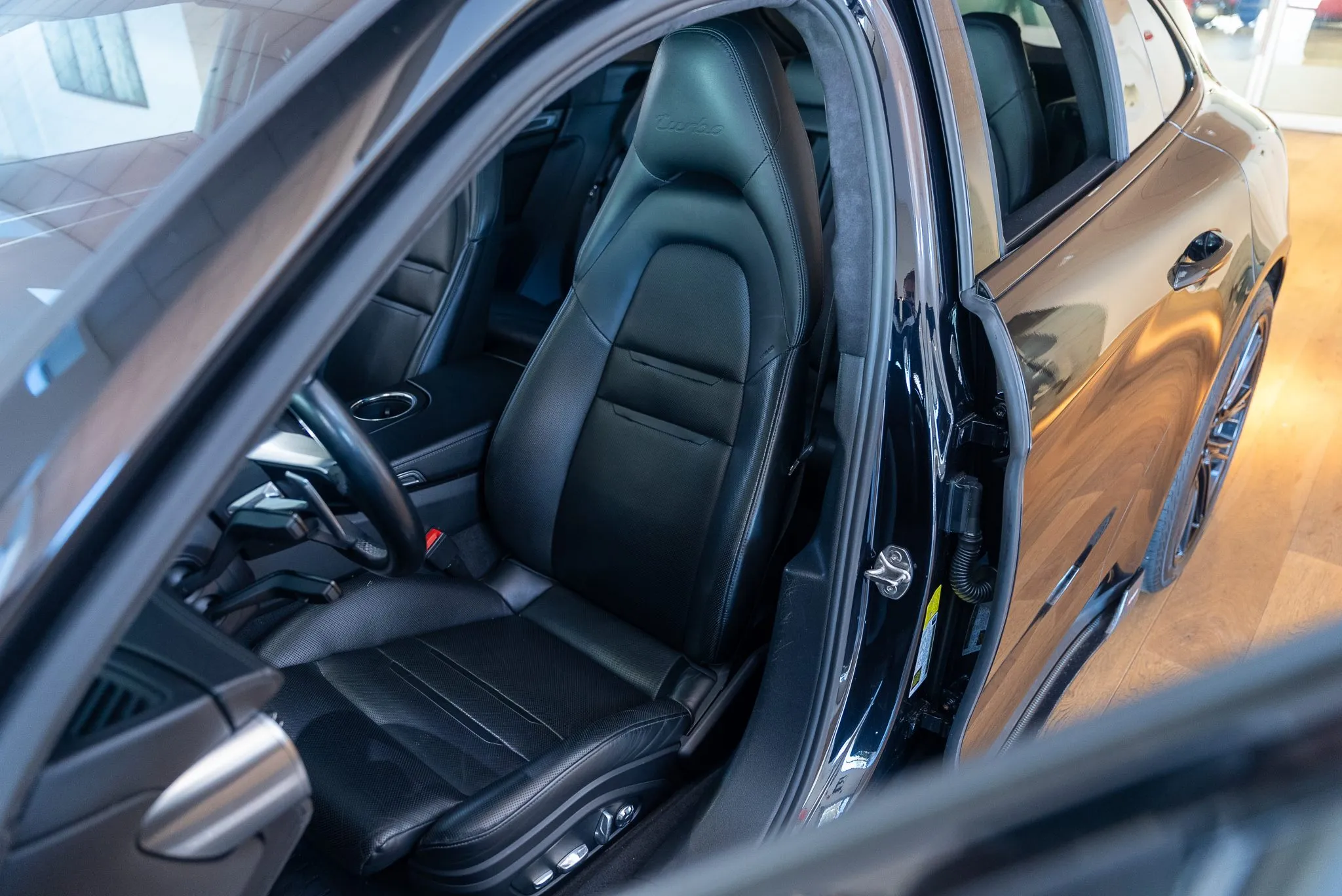 2018-Porsche-Panamera-Turbo-ST-86-63919-scaled