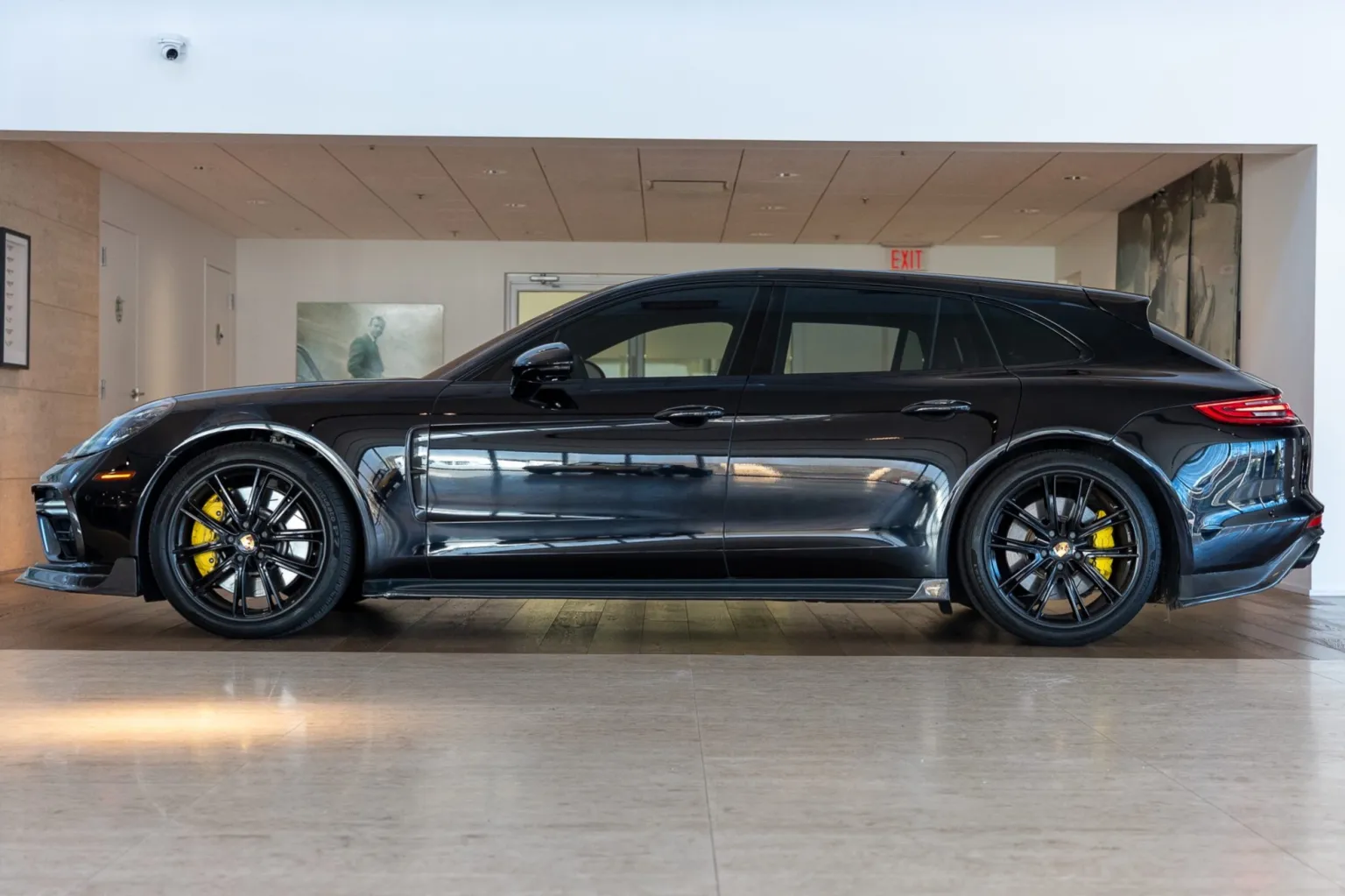 2018_porsche_panamera-turbo-sport-turismo_2018-porsche-panamera-turbo-st-7-39705