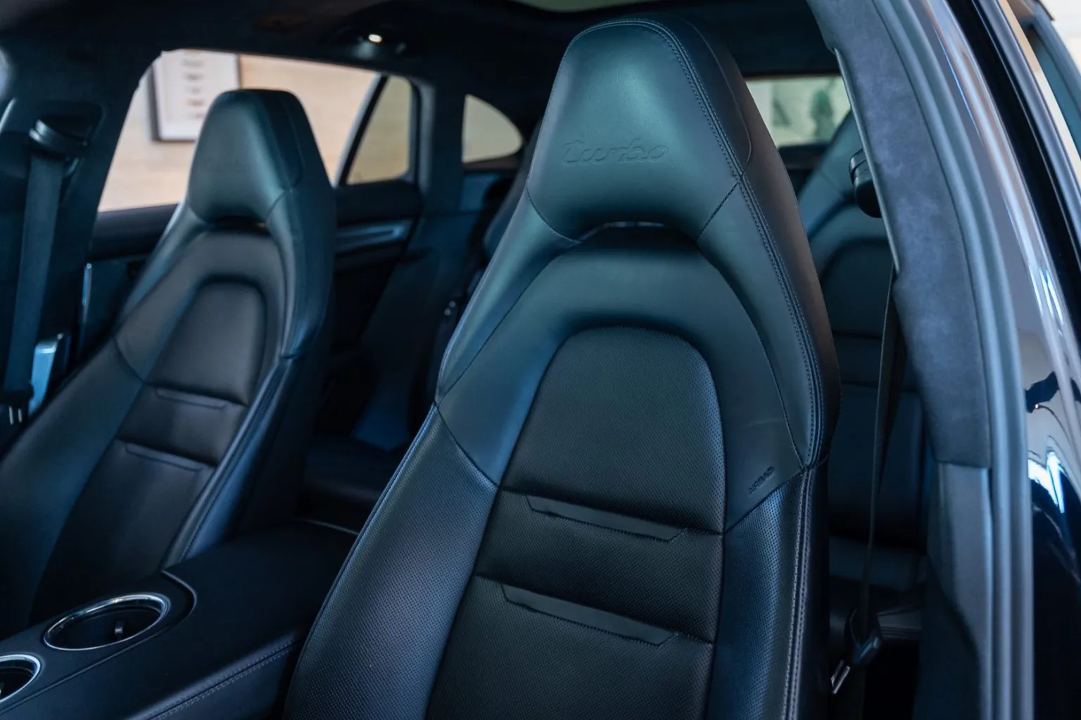 2018_porsche_panamera-turbo-sport-turismo_2018-porsche-panamera-turbo-st-91-39751