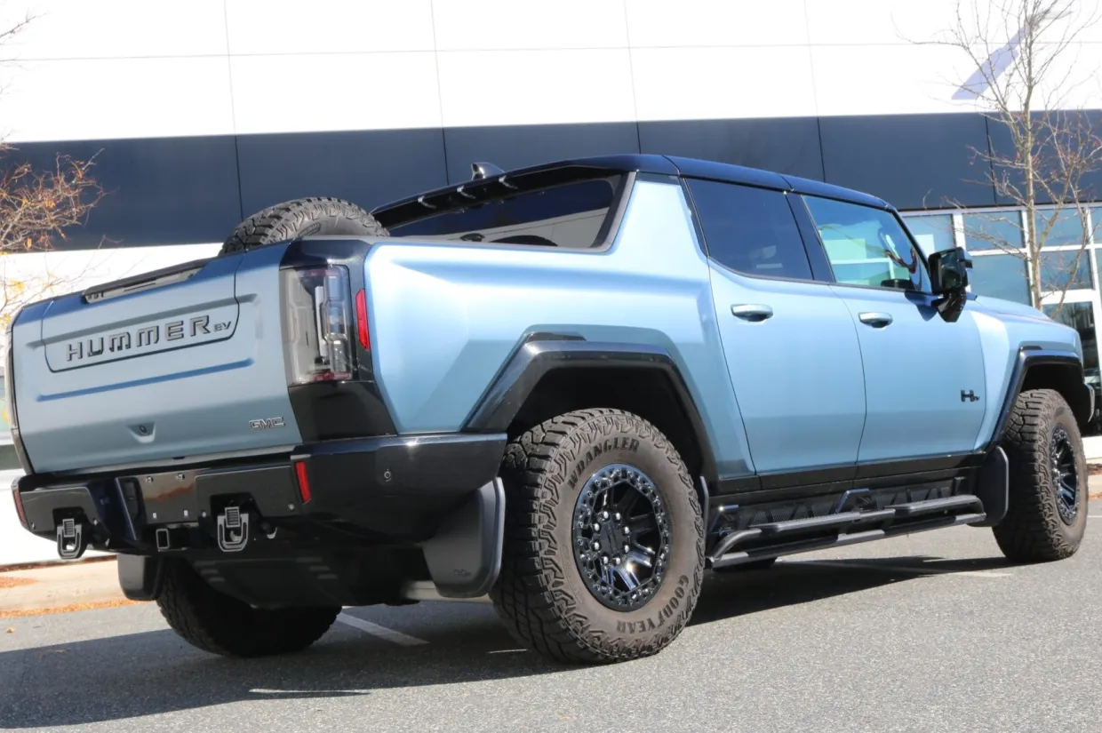 2024_gmc_hummer-ev-pickup_img_7888-73050