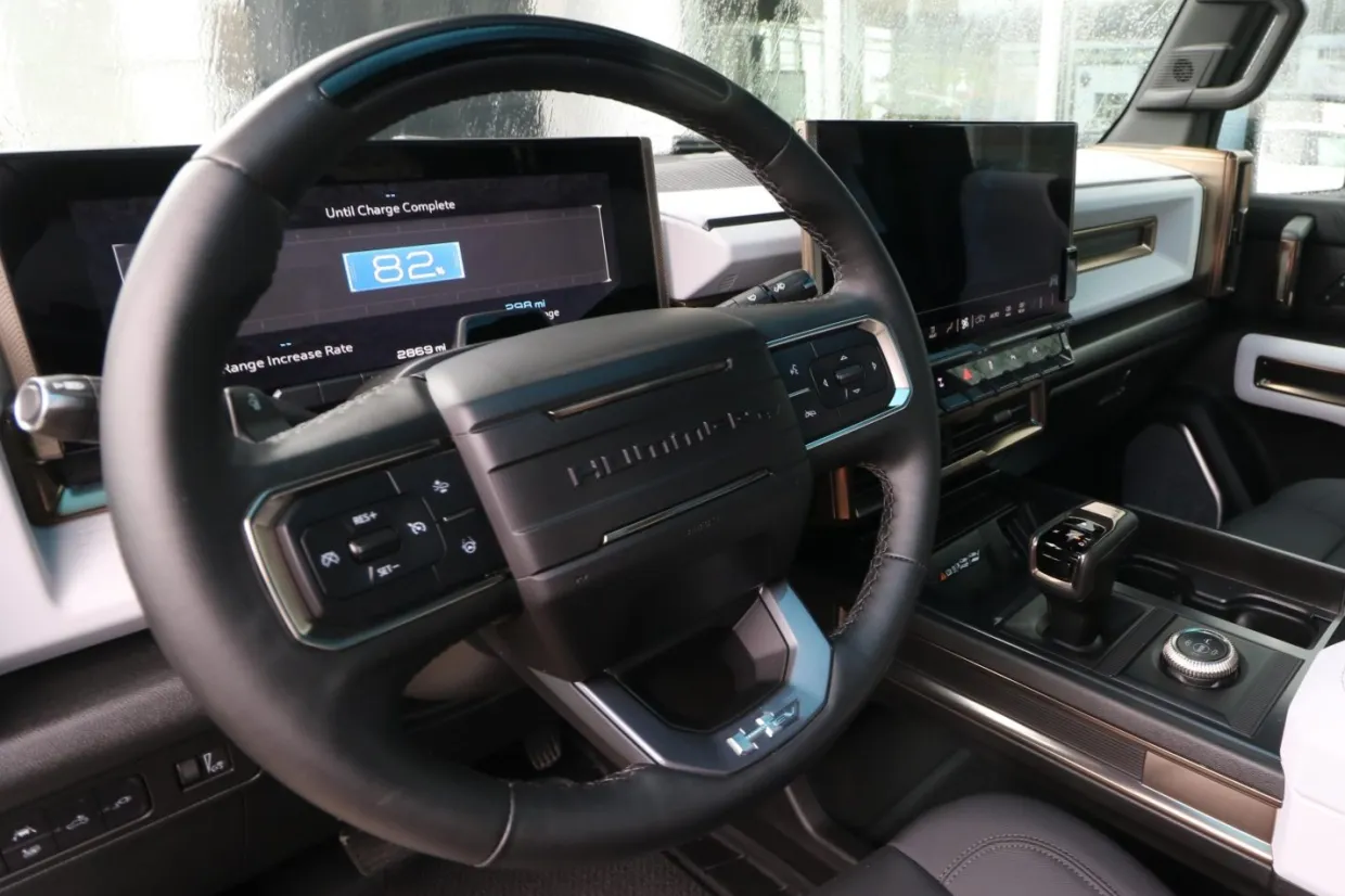 2024_gmc_hummer-ev-pickup_img_8010-75226